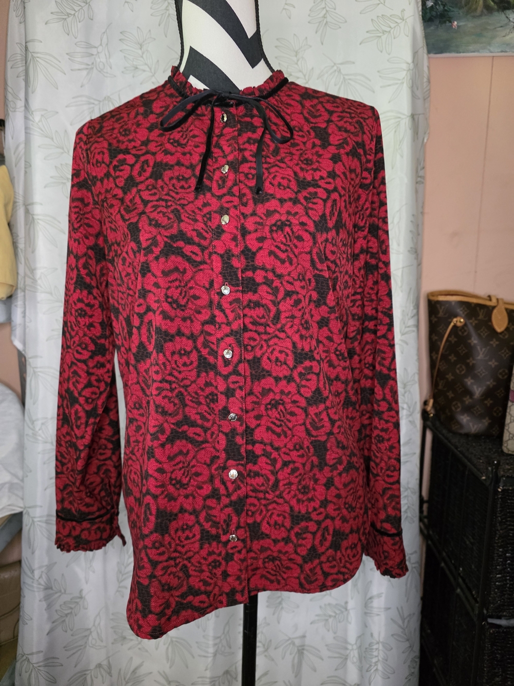 Tommy Hilfiger Red Black Floral Tie Neck Blouse Button Front Long Sleeve Preppy